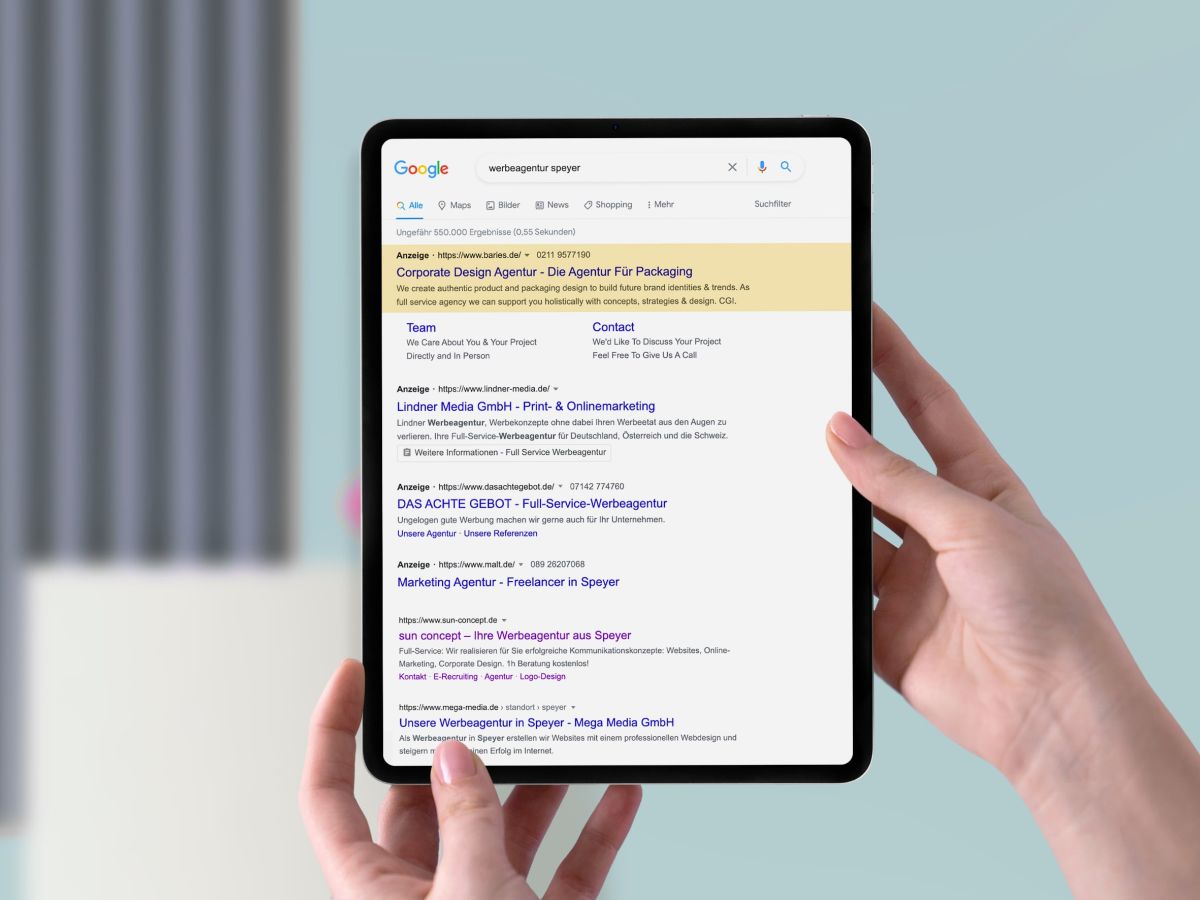Tablet mit Suchmaschinenwerbung Google Ad